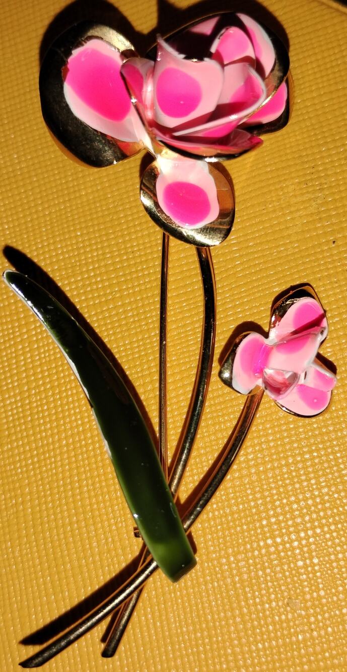 Vintage 1960s Pink & White Painted Metal Flower Power Brooch 3"